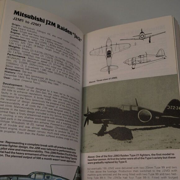 Illustrated Directory of Fighting Aircraft of WW II By B Gunston 1988 Paperback - Picture 9 of 10